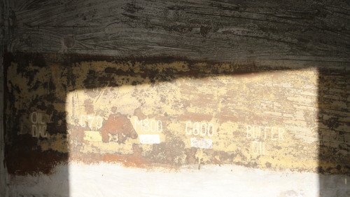 Wall markings indicating different types of lubrication oils