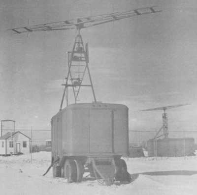 No4 Mk1 radar. Production model ZPI trailer showing elliptically polarized antenna. Early model ZPI in the background.